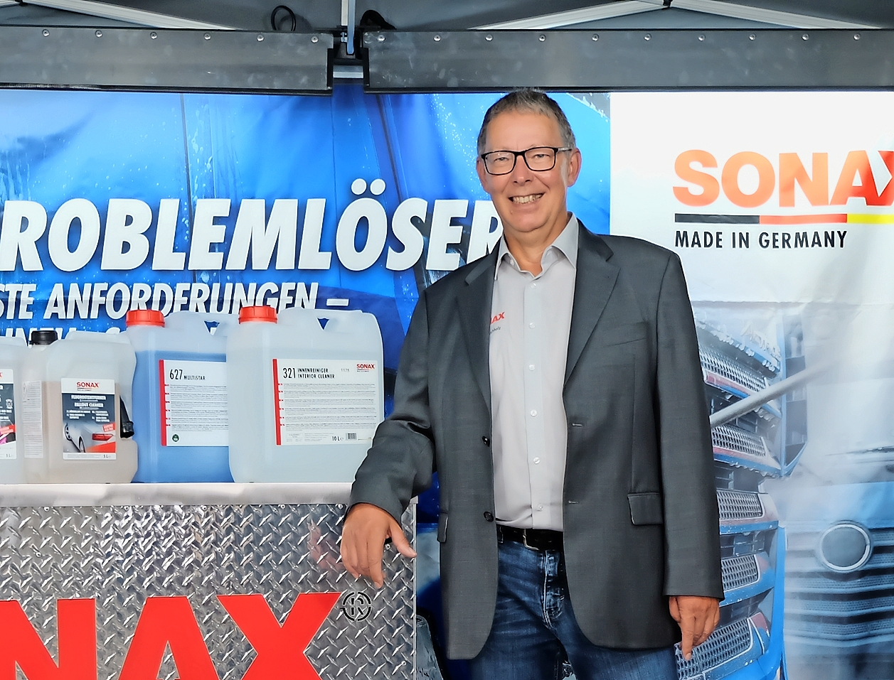 Andreas Buchholz ist seit 1991 beim Reinigungsspezialisten aus Neuburg an der Donau. Er verantwortet den Geschäftsbereich Automotive-Technik bei Sonax.