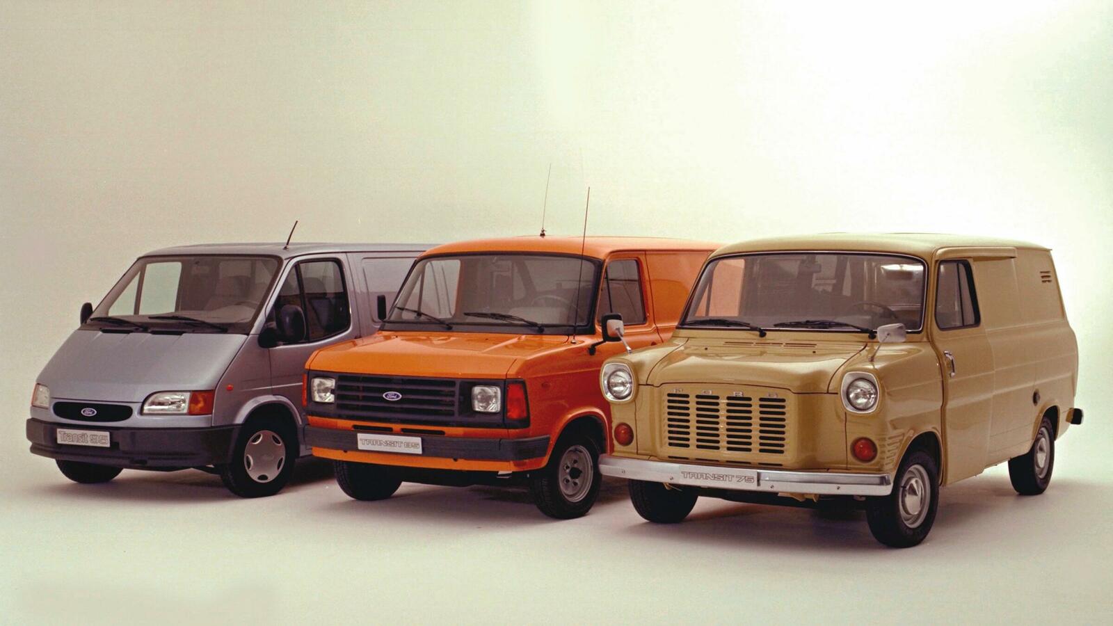  Ford Transit von 1994 (links), von 1978 (Mitte) und von 1972 (rechts).