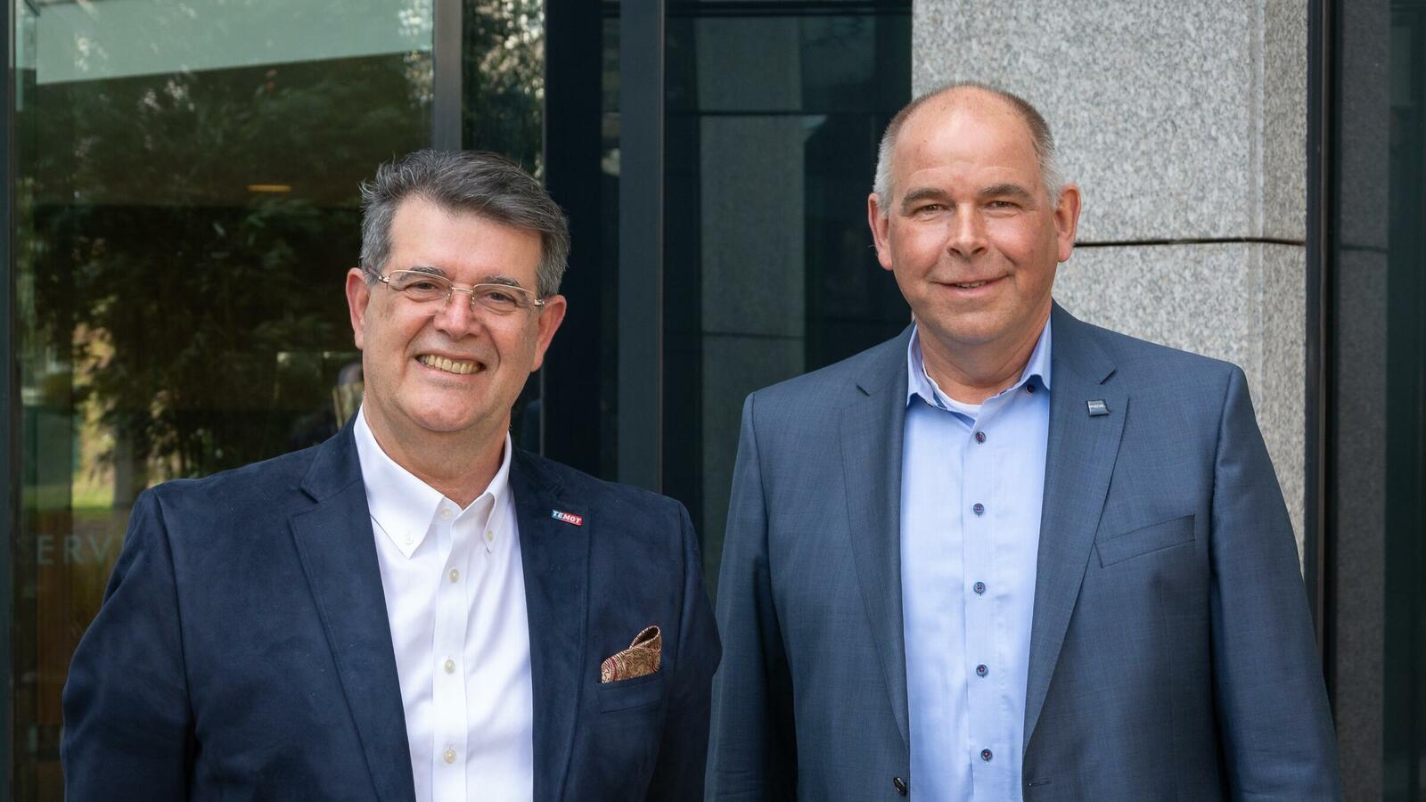 Temot-CEO Fotios Katsardis (li.) und Stephan Westbrock, Vorstandsvorsitzender der Select AG.