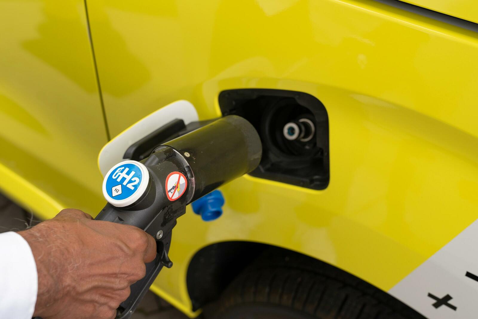 Einer der großen Vorteile der Wasserstofftechnologie ist der schnelle Tankvorgang. Hier beim Opel Vivaro-e Hydrogen.