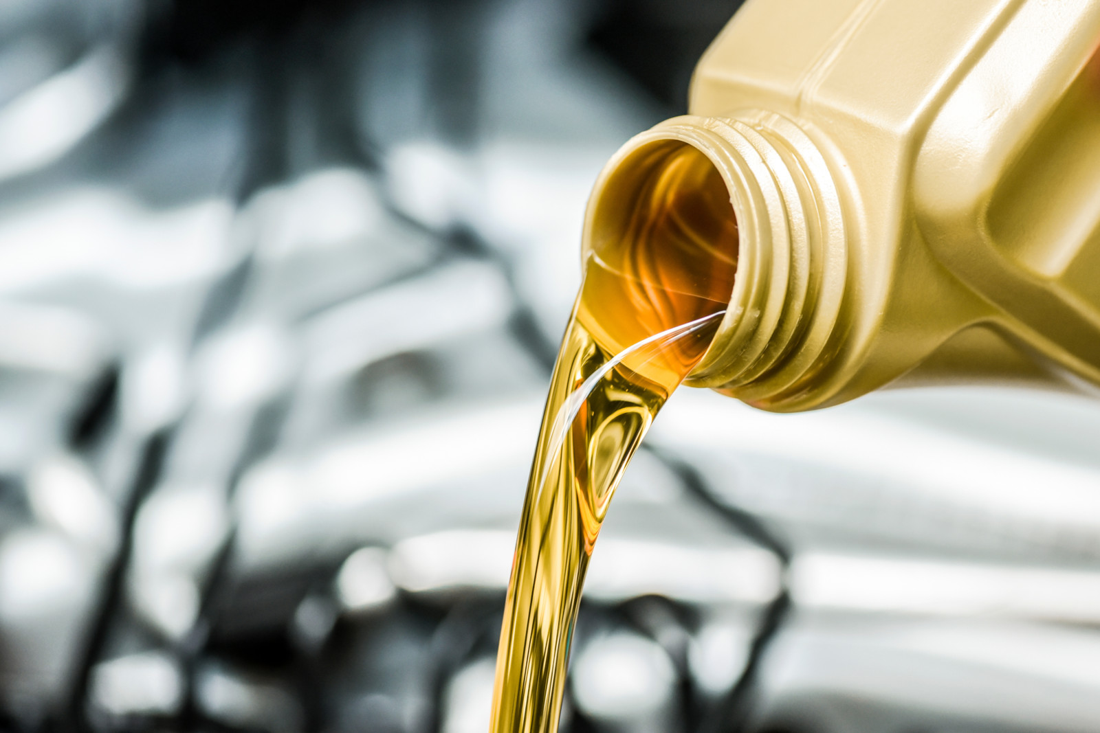 Frisches Motoröl ist wichtig für ein langes Motorleben – doch der Ölmarkt wird zunehmend unübersichtlich.