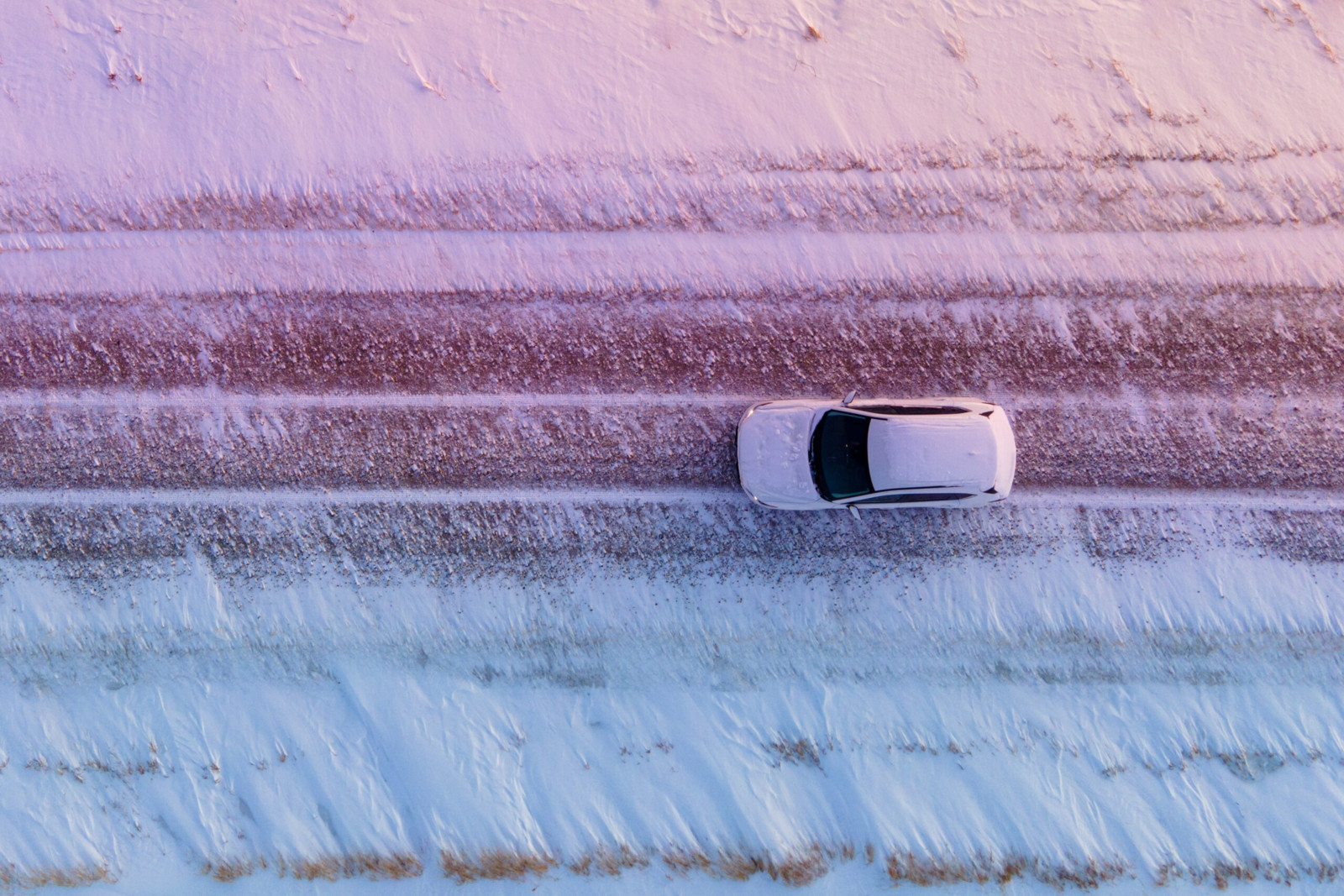 Die Fahrt über winterliche Straßen setzt dem Rostschutz stark zu – die Kombination aus Salz und Wasser fördert die Korrosion immens.