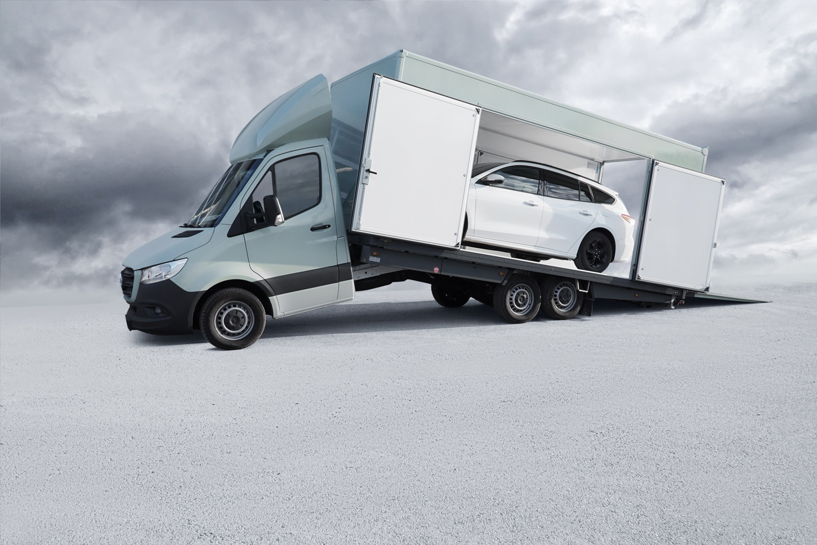 Die mobile Geschenkbox mit dem Knick-Effekt: Die Eder-Gruppe vermarktet den Blitzlader Cartresor als exklusives Auslieferungsfahrzeug. 