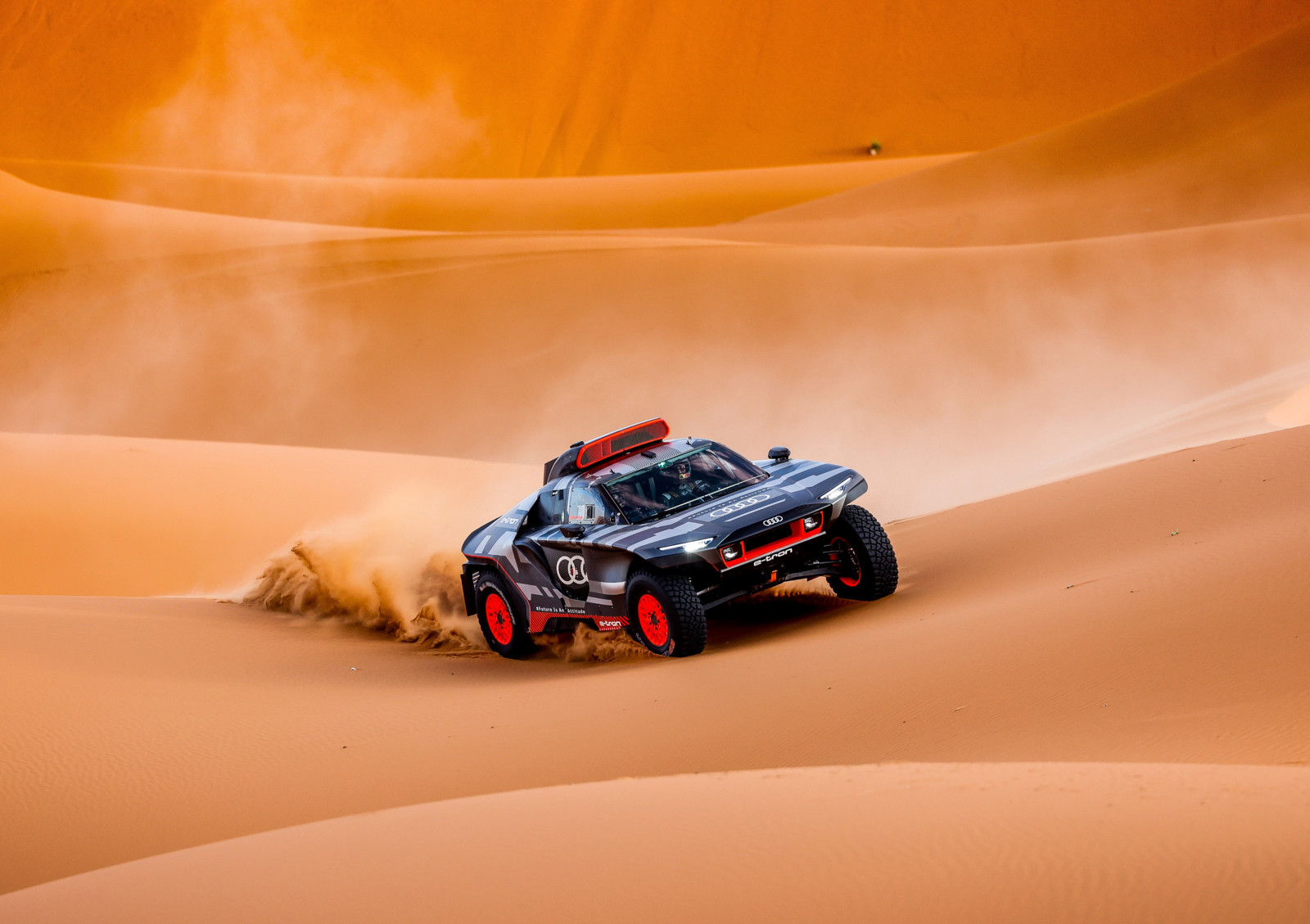 Um die Batterie des Audi RS Q e-tron während der Rally Paris-Dakar auf Temperatur zu halten, setzt man auf Immersionskühlung.