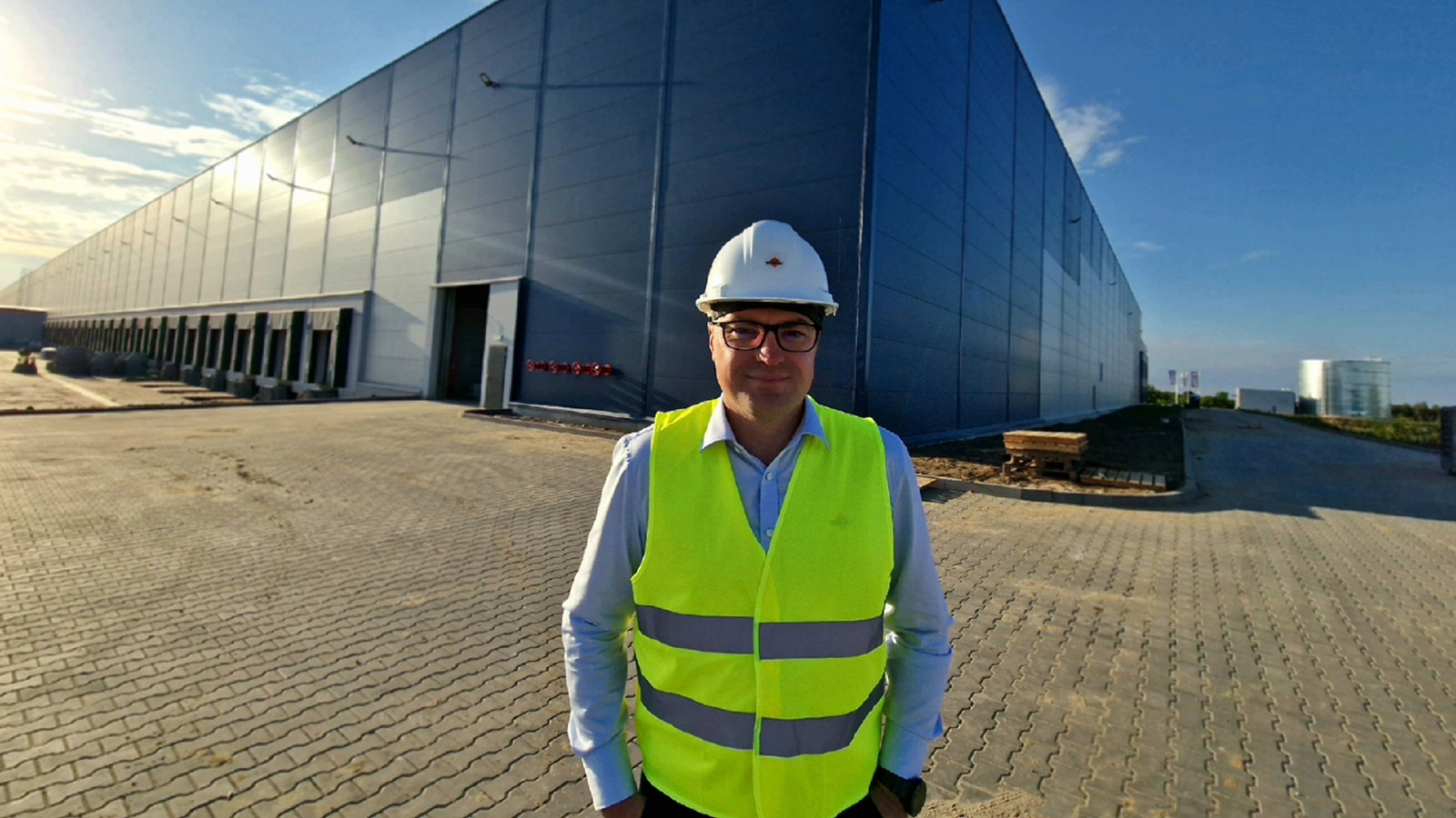 Der kaufmännischer Leiter Aftermarket bei NRF, Zbigniew Ruba, freut sich über die neuen Lagerkapazitäten. 