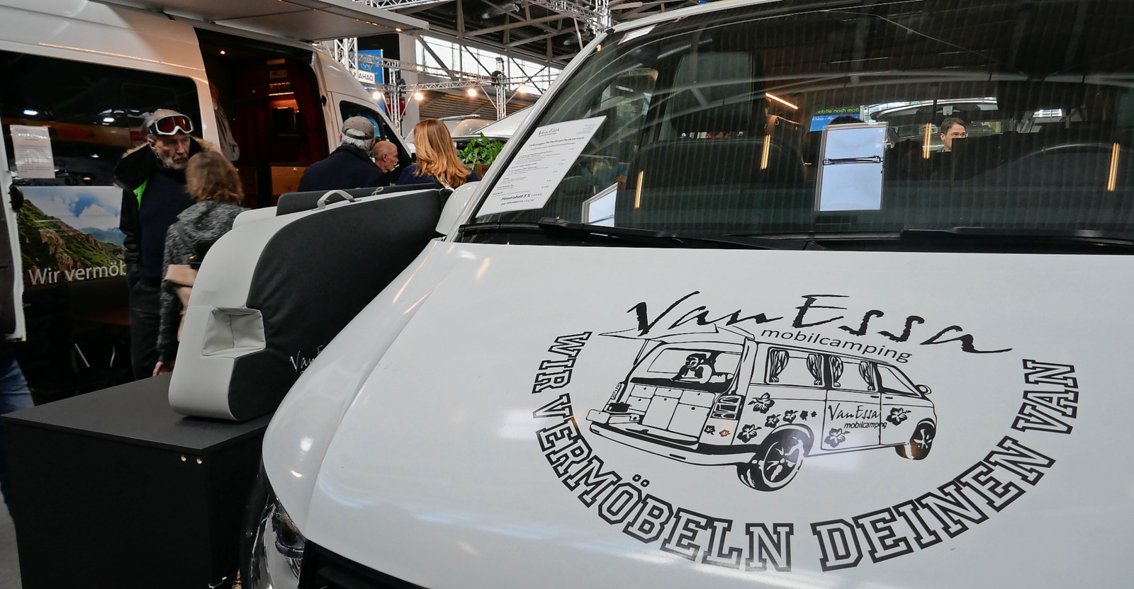 Ein Fahrzeug für den Alltag und die Reise: Hubert Vollert startete 1984 mit dem Eigenausbau eines „temporären“ Wohnmobils. Seit 2003 vertreibt er Camping-Module mit VanEssa.