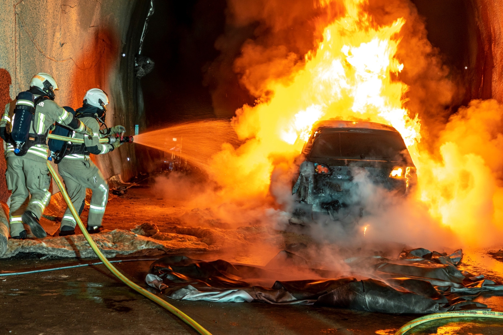 Die TU Graz hat umfangreiche Brandversuche mit Fahrzeugen mit alternativen Antriebssystemen durchgeführt. 