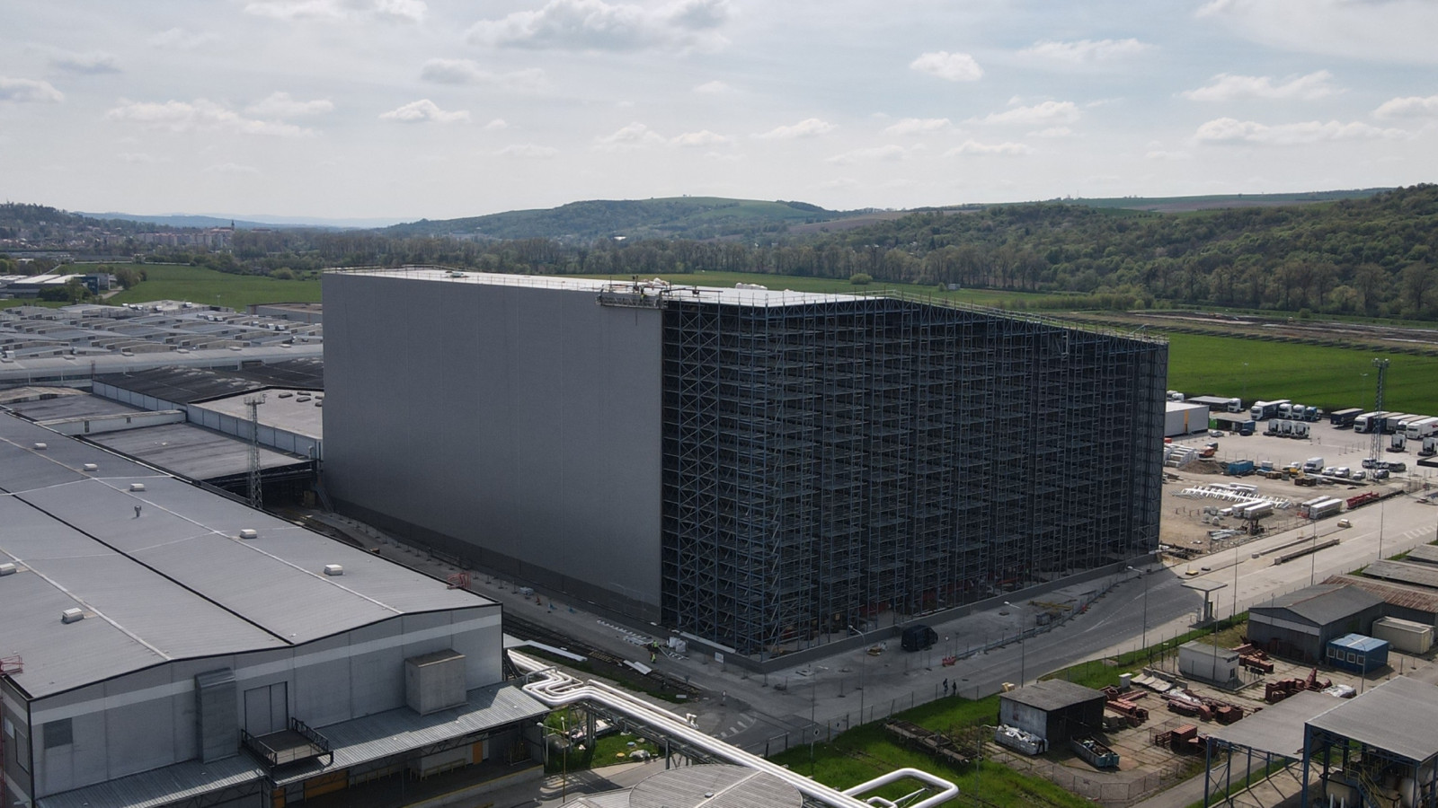Das neue Reifenlager von Continental in Otrokovice ist mit 43 Metern fast so hoch wie die amerikanische Freiheitsstatue.